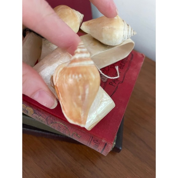 Vintage Set of 4 Seashell Napkin Rings - Picture 5 of 5